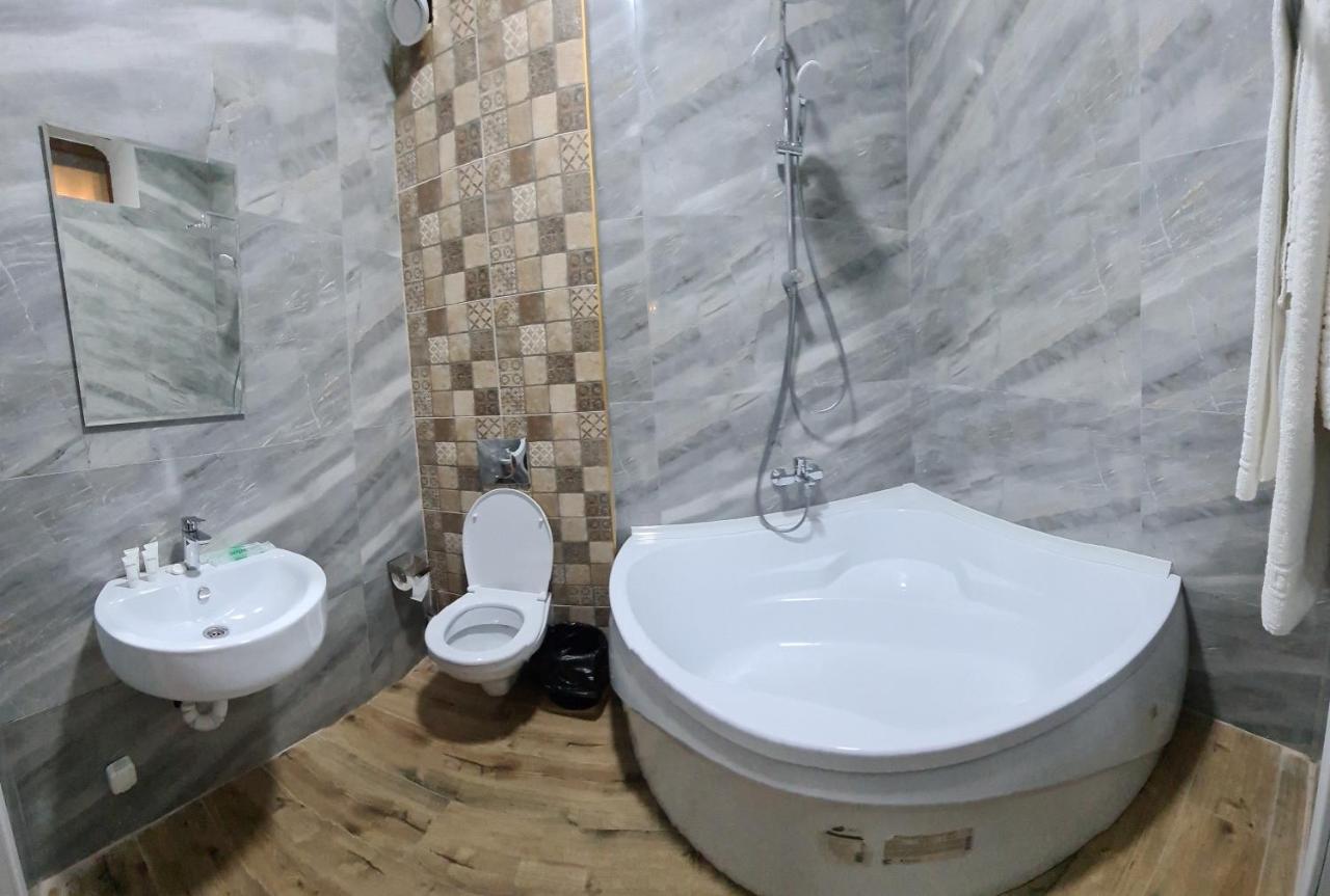Riverside Boutique Hotel Almaty Luaran gambar